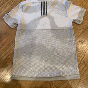 Adidas T-shirt Size Medium